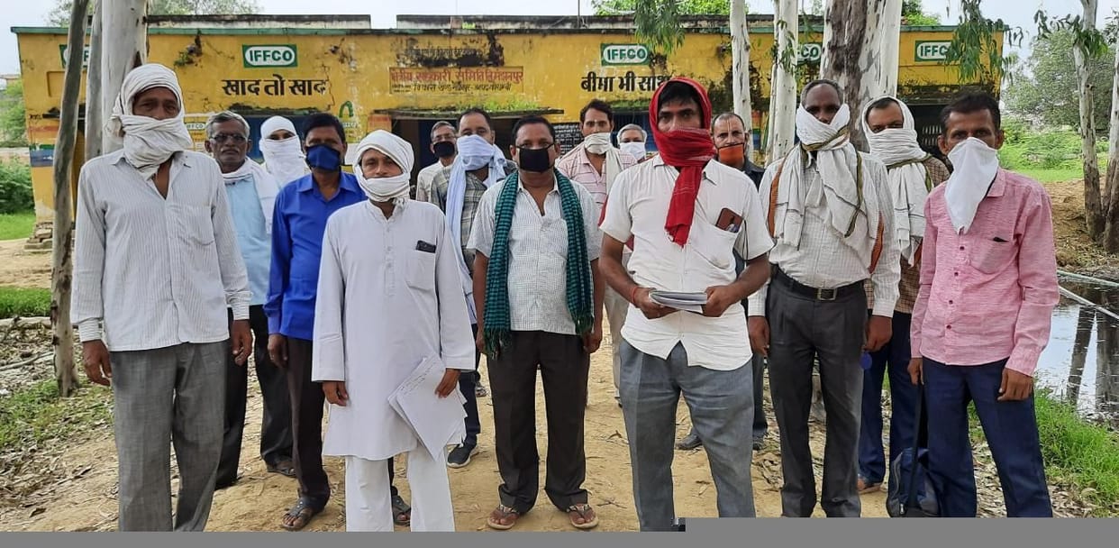 Adequate fertilizer should be given to the cooperatives of the prayagraj district uttar pradesh