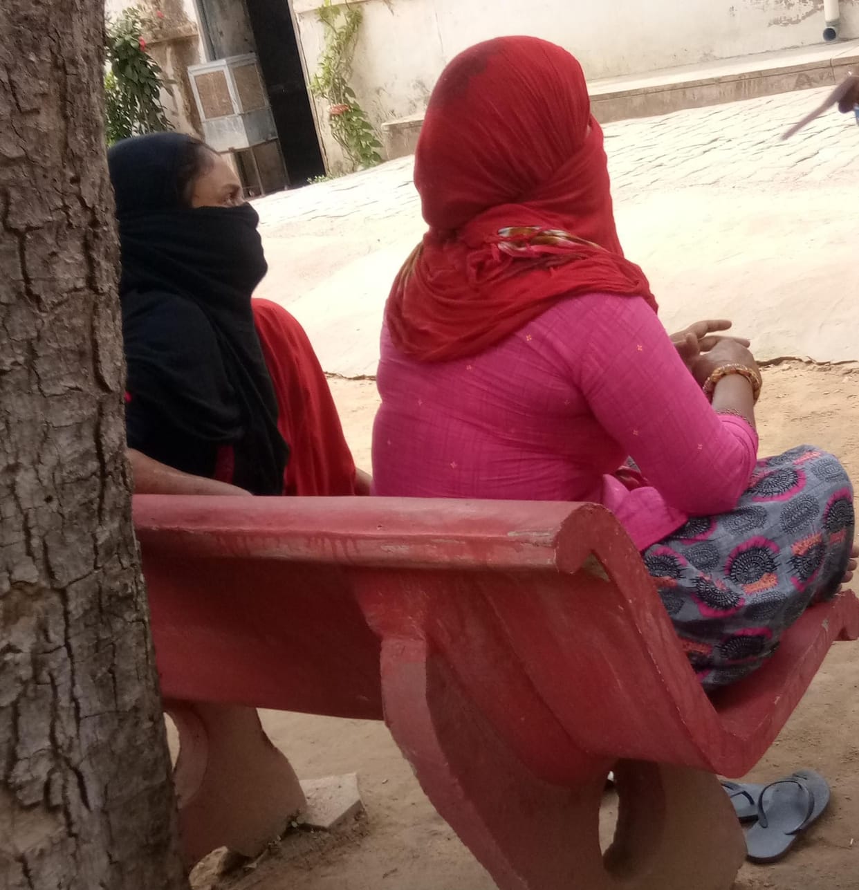 A woman brought from Delhi on the pretext of employment got the hotel seized for 20 days