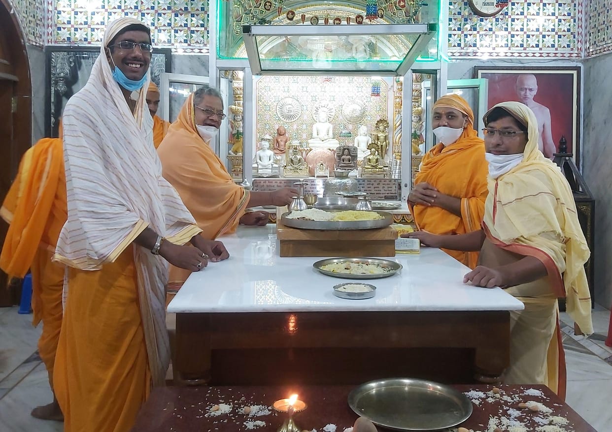 Worship offered on Dashalakshan festival