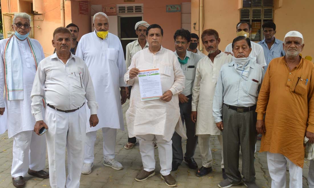 Congress picket at SDM office