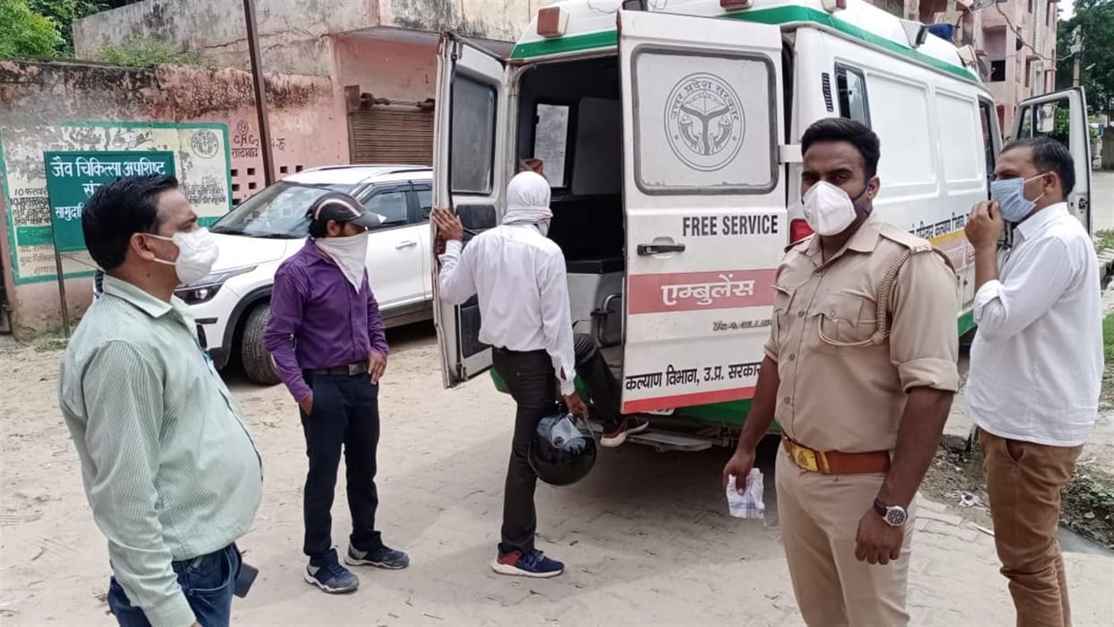 Hathras: Village panchayat secretary and his two brothers got corona infected, stirred up