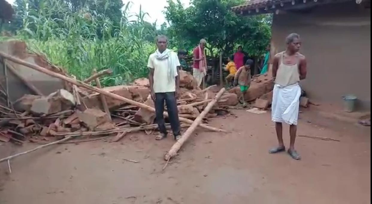 Elephants in Jhapar of Chhattisgarh houses demolished