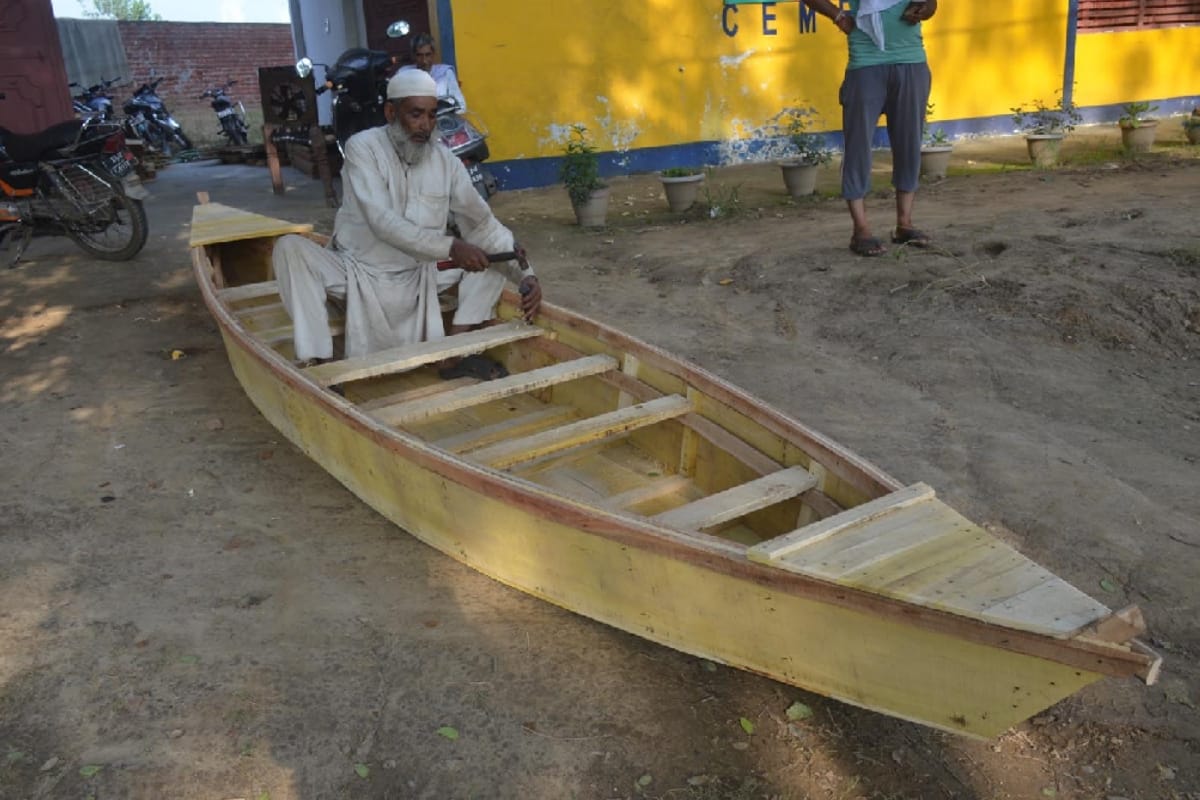 Hundreds of boats have been kindly given to farmers by this man in muzaffarnagar