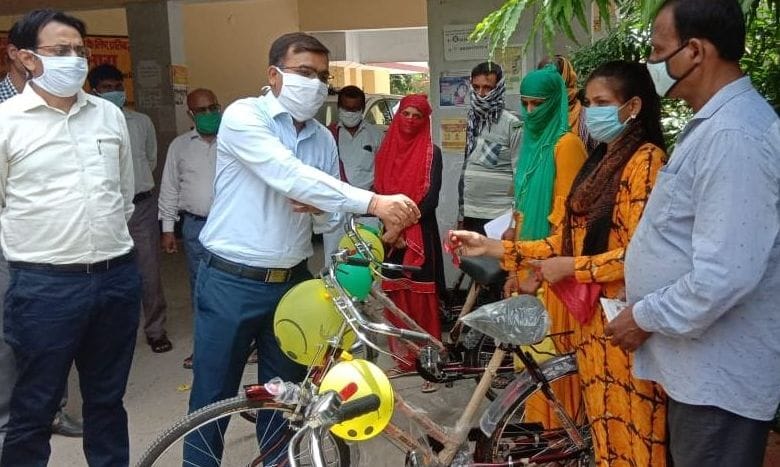 cycle distribution fatehpur