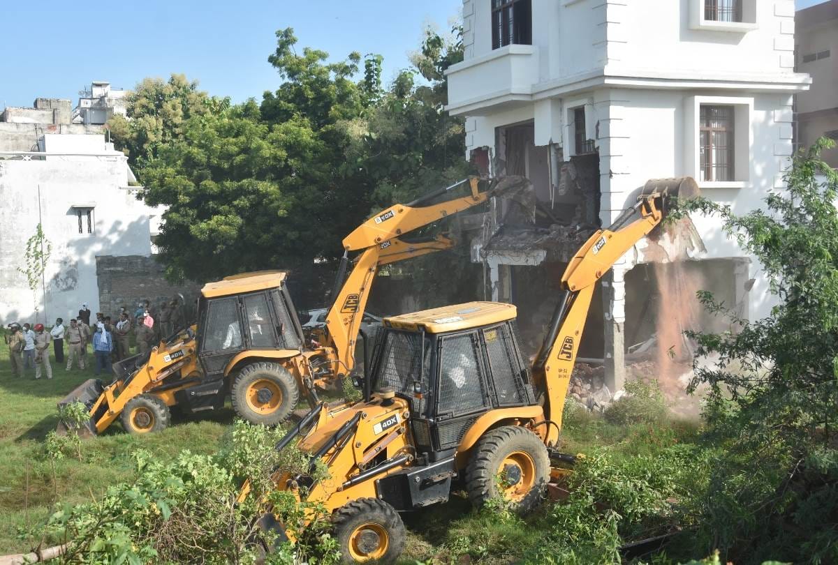 Illegal construction collapsed in 90 minutes see pictures of Mukhtar Ansari two son buildings