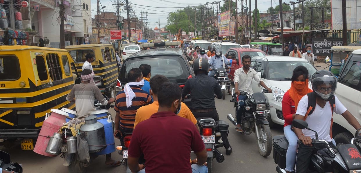 Pratapgad: Social distancing blows, city jammed