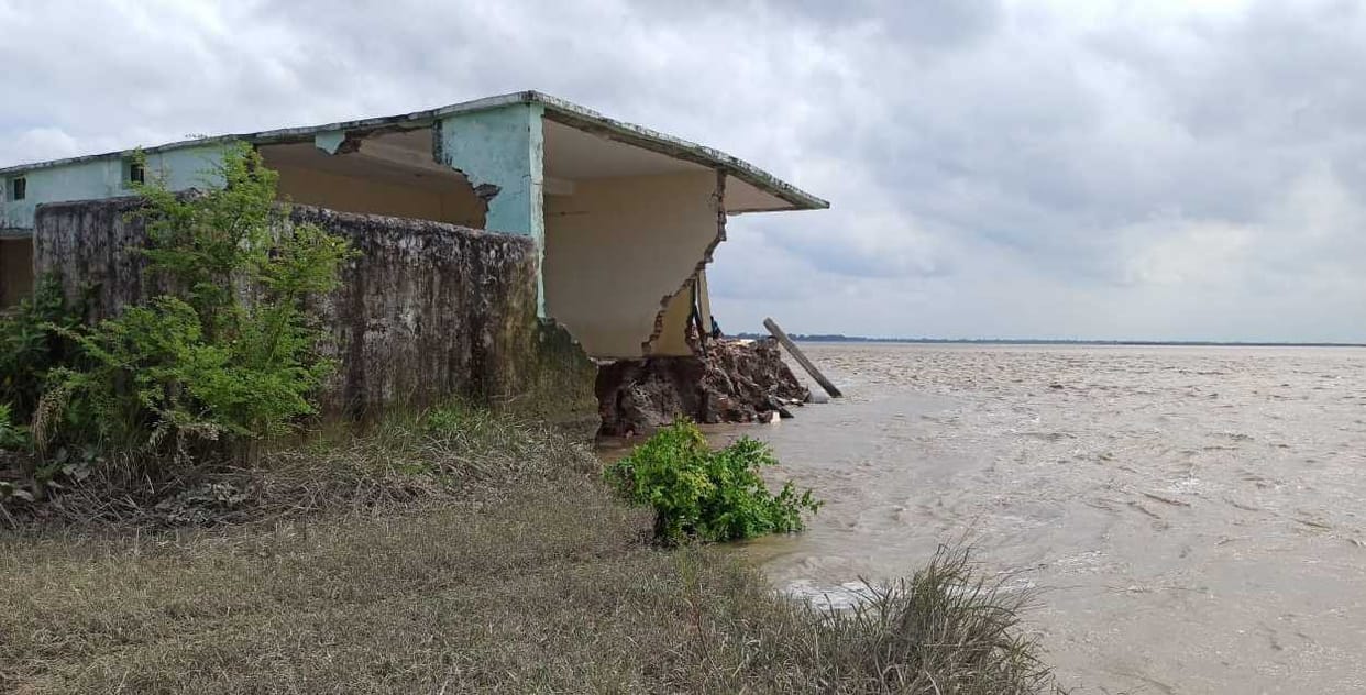Primary School semari was washed away in Ghaghra river flood in Azamgarh