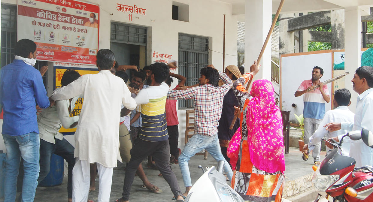 Cleaning workers clashed in the palace, many injured