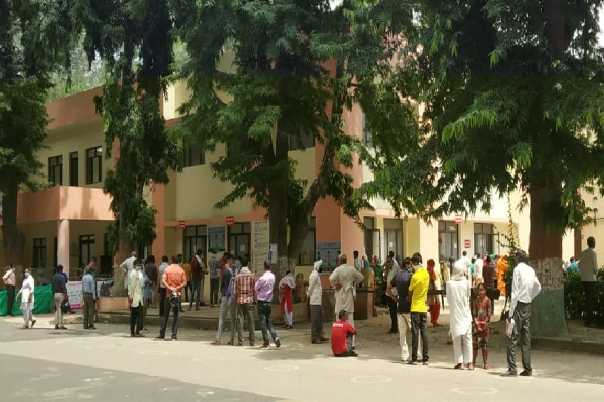 Meerut News: OPD of medical college reduced the number of patients by 70 percent