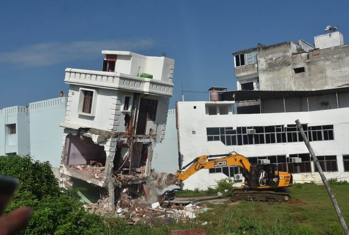 Illegal construction collapsed in 90 minutes see pictures of Mukhtar Ansari two son buildings