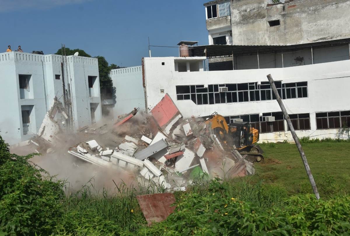 Illegal construction collapsed in 90 minutes see pictures of Mukhtar Ansari two son buildings
