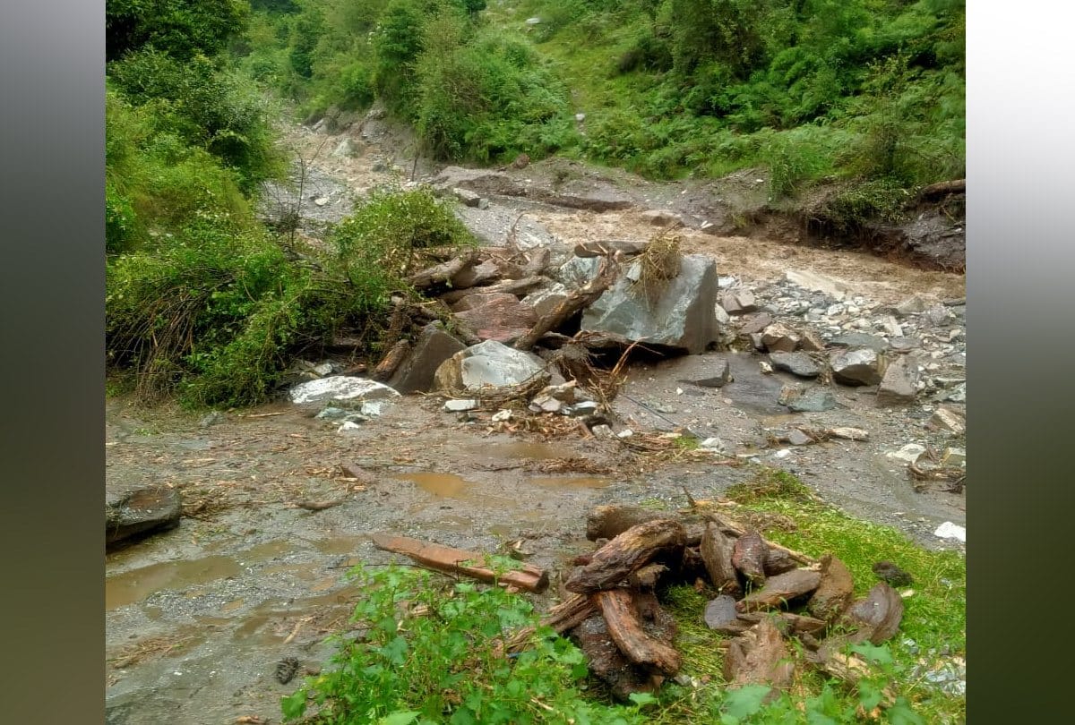 Himachal: Clouds burst in three places in Kullu, apple orchards damaged, 272 including three NH closed in the state