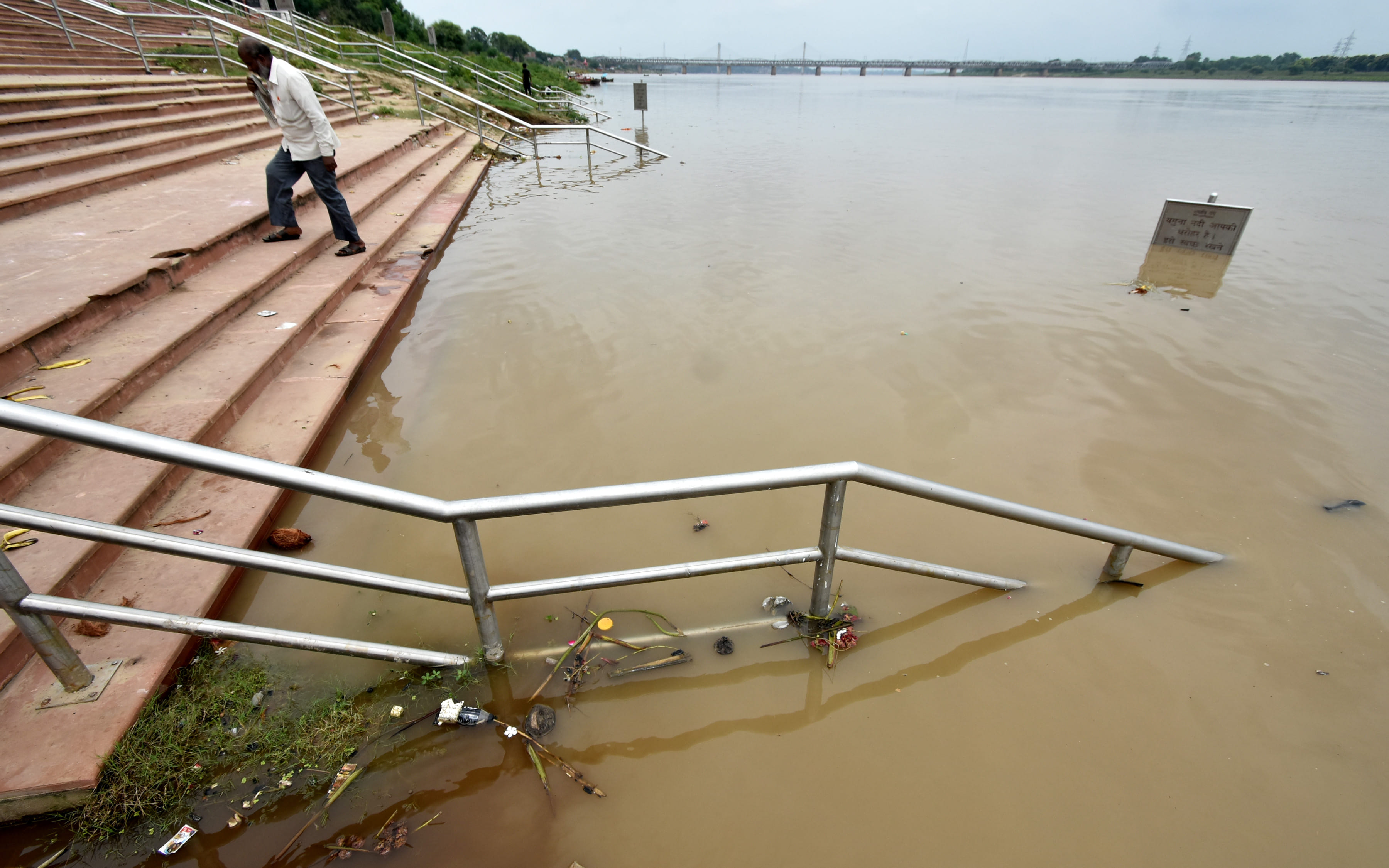 Ganga-Yamuna became calm, water level did not rise