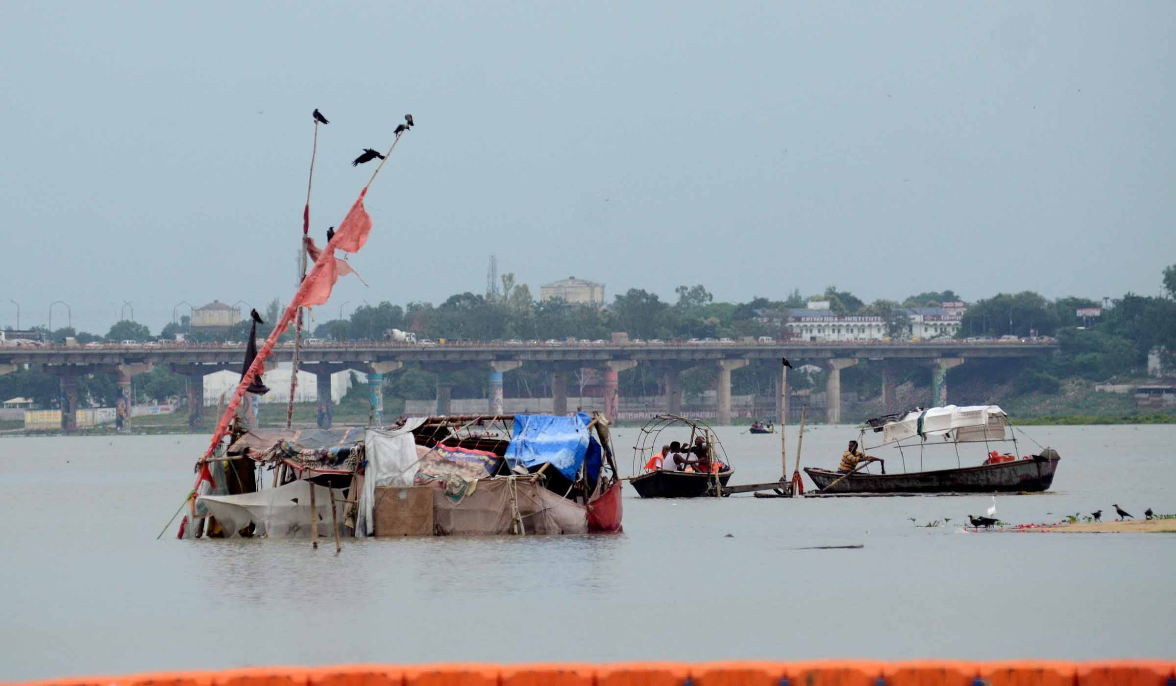 Ganga-Yamuna became calm, water level did not rise