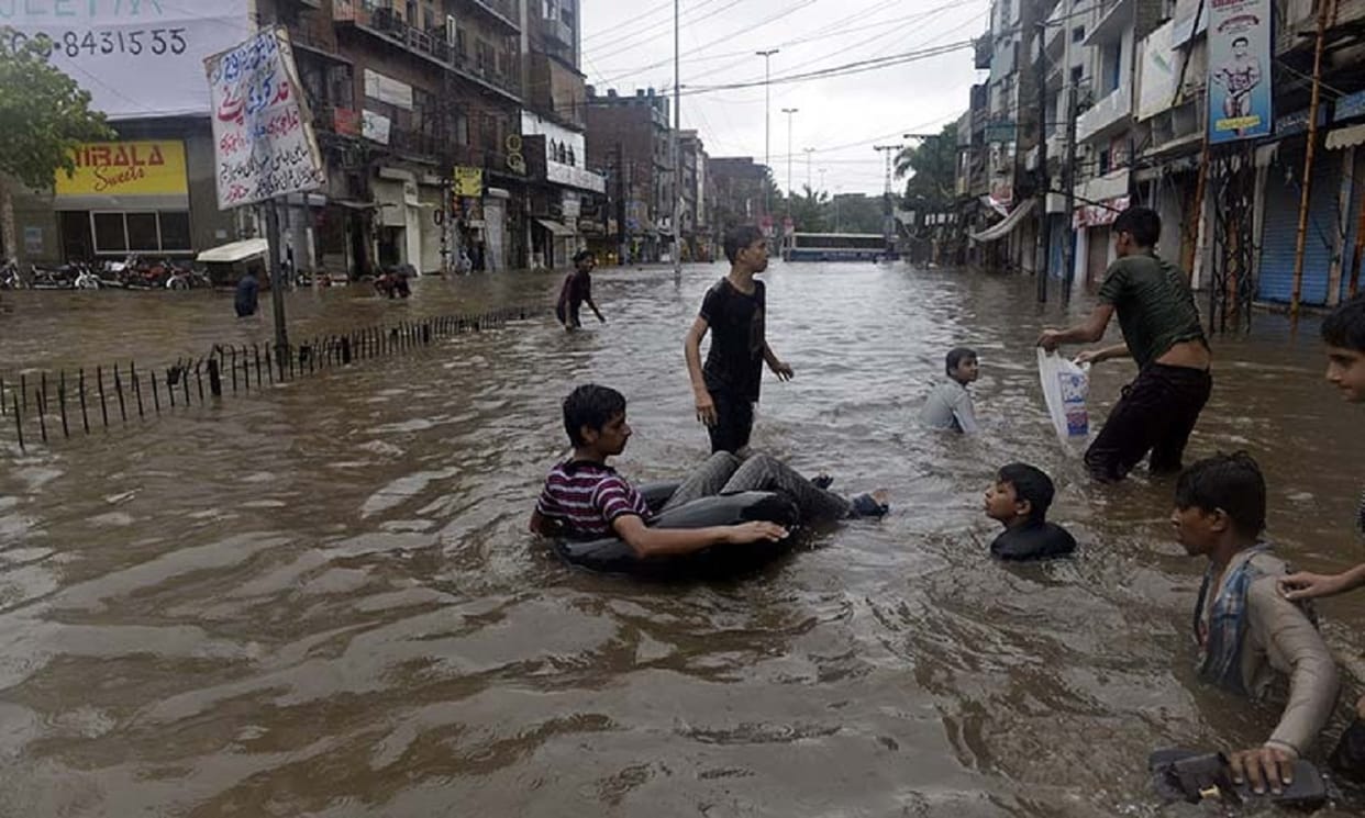 floods in Pakistan ninety people death while to heavy rain Sindh and Balochistan badly affected