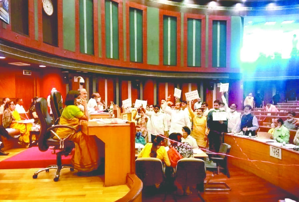 Ruckus in North Delhi Municipal Corporation meeting