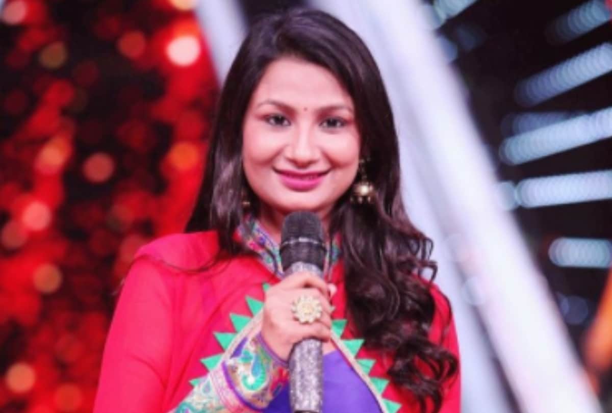 indian idol fame singer renu nagar admit in hospital after her lover commited suicide