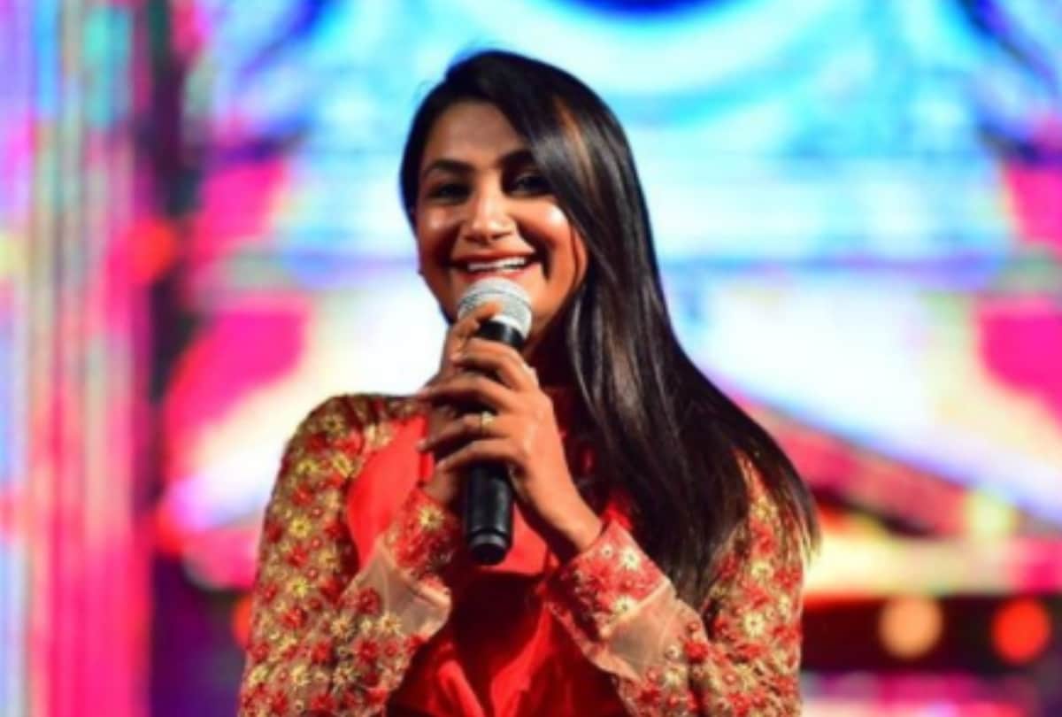 indian idol fame singer renu nagar admit in hospital after her lover commited suicide