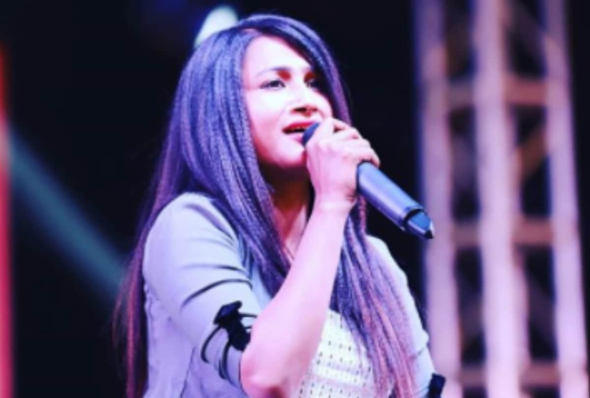 indian idol fame singer renu nagar admit in hospital after her lover commited suicide