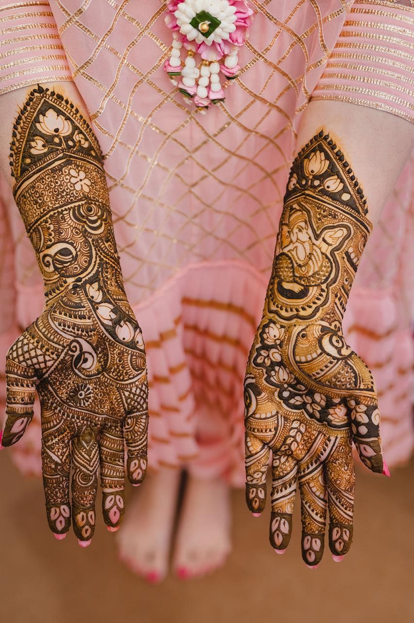 Karva Chauth mehndi image| Karwa Chauth 2020: Easy mehndi designs for hand  and foot you must try this year