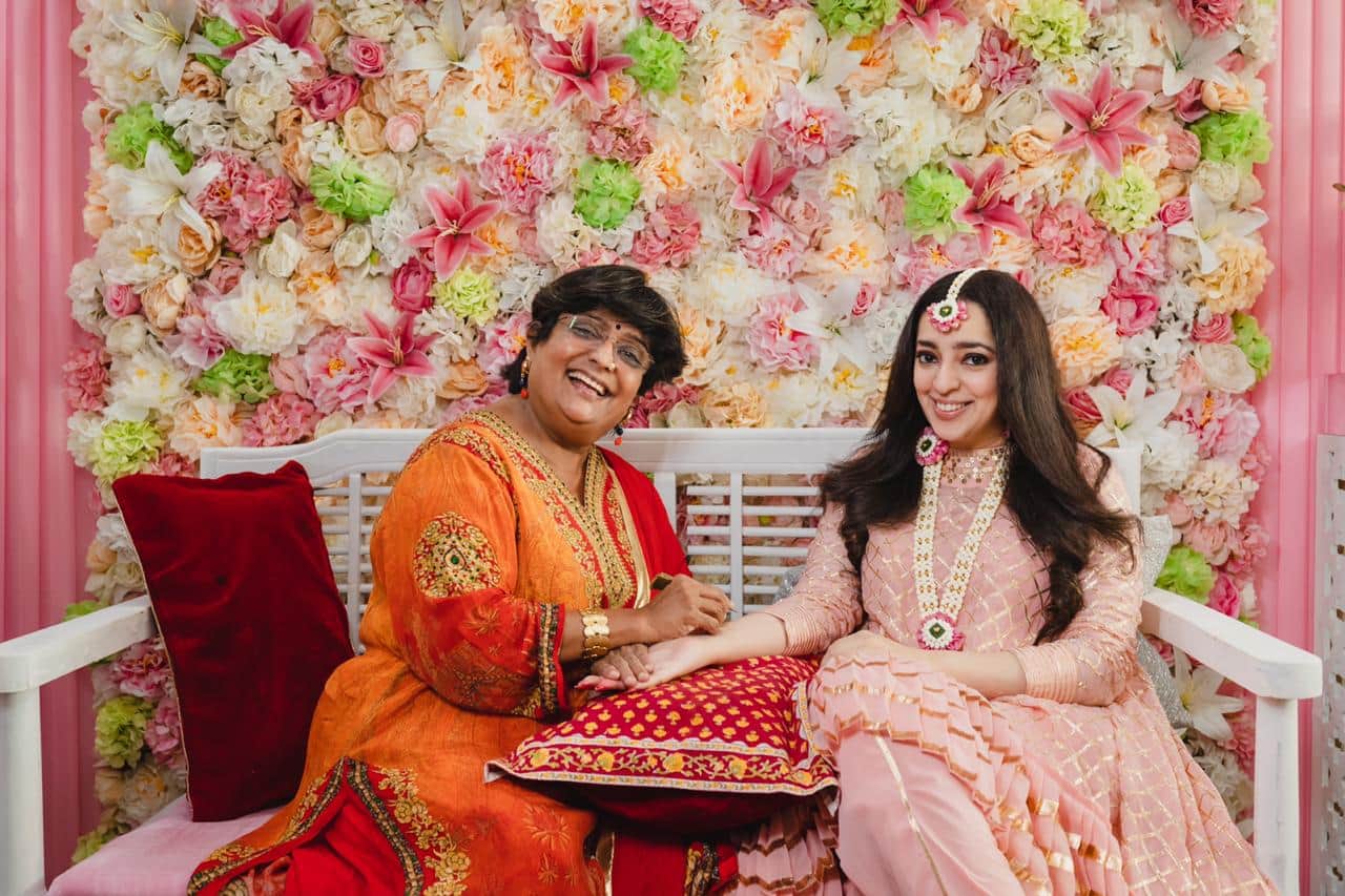 JP Dutta daughter Nidhi Dutta celebrates her mehendi ceremony will get married with Binoy Gandhi