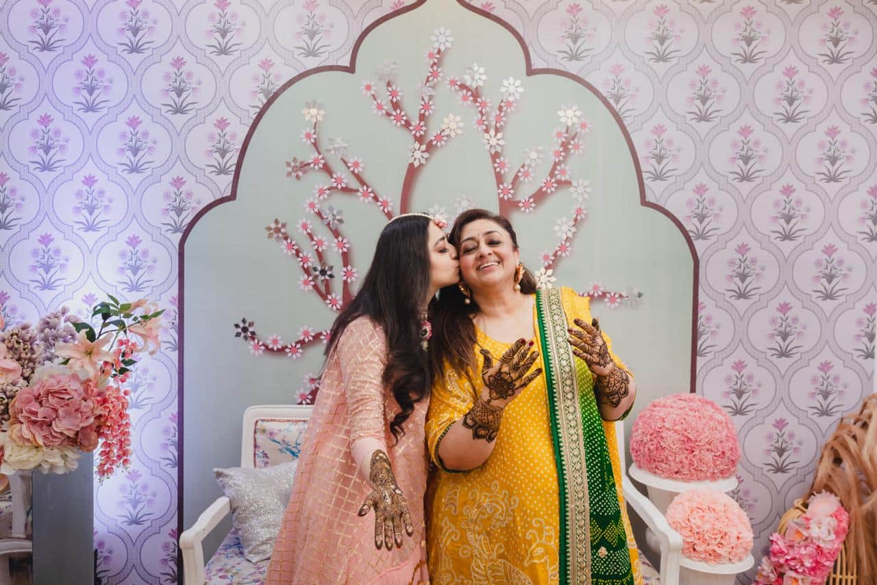 JP Dutta daughter Nidhi Dutta celebrates her mehendi ceremony will get married with Binoy Gandhi