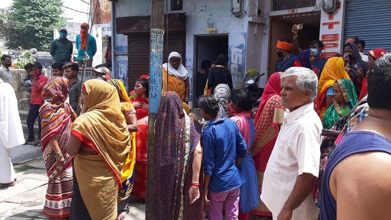 Varanasi News: Bike-ridden youth and a trolley driver killed in broad daylight in Chaukghat area of Varanasi