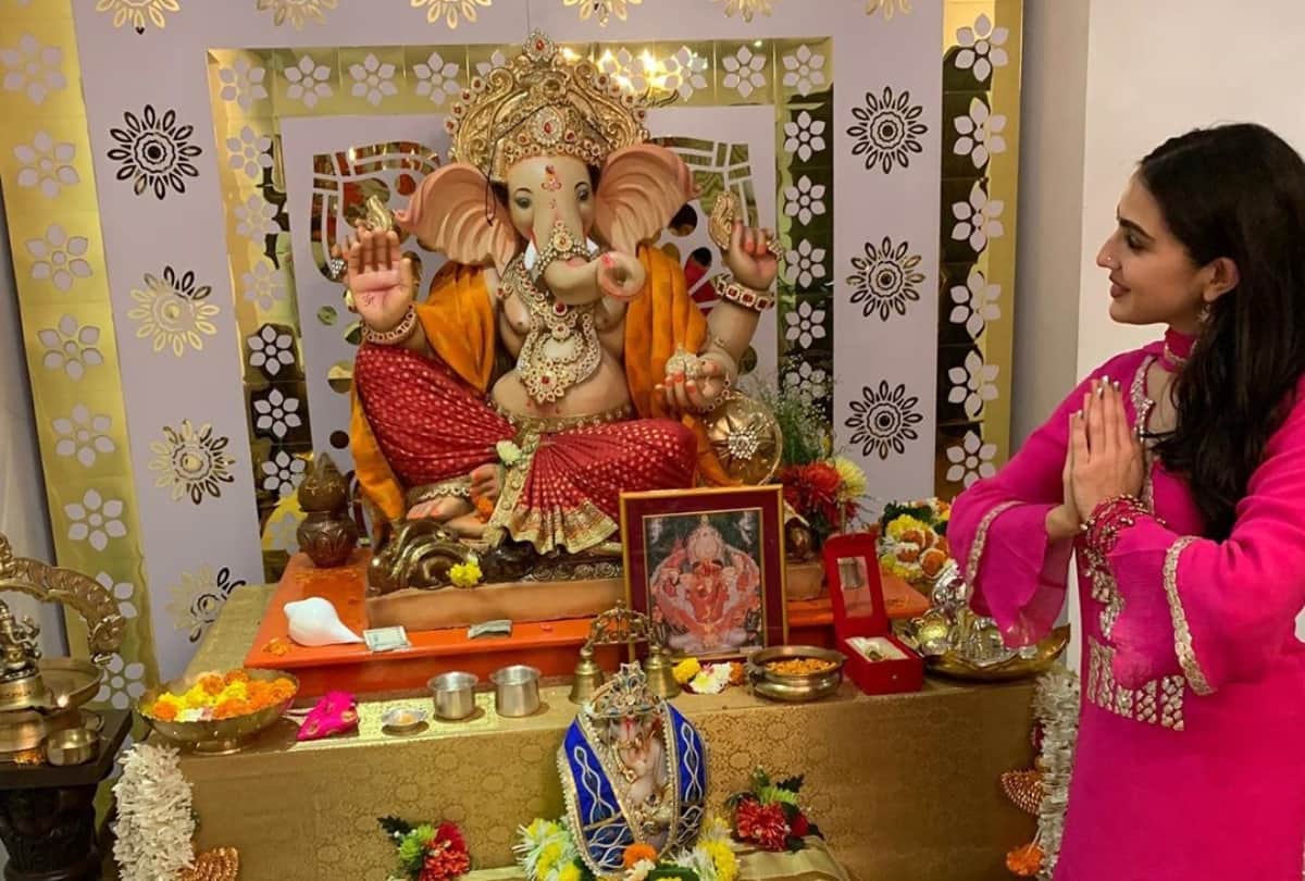 sara ali khan share picture in which she celebrates ganesh chaturthi: Actress share photos