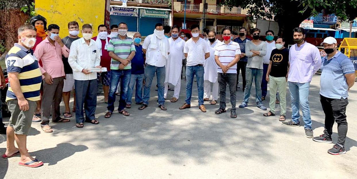 Conflict between traders on market arrest in Srinagar