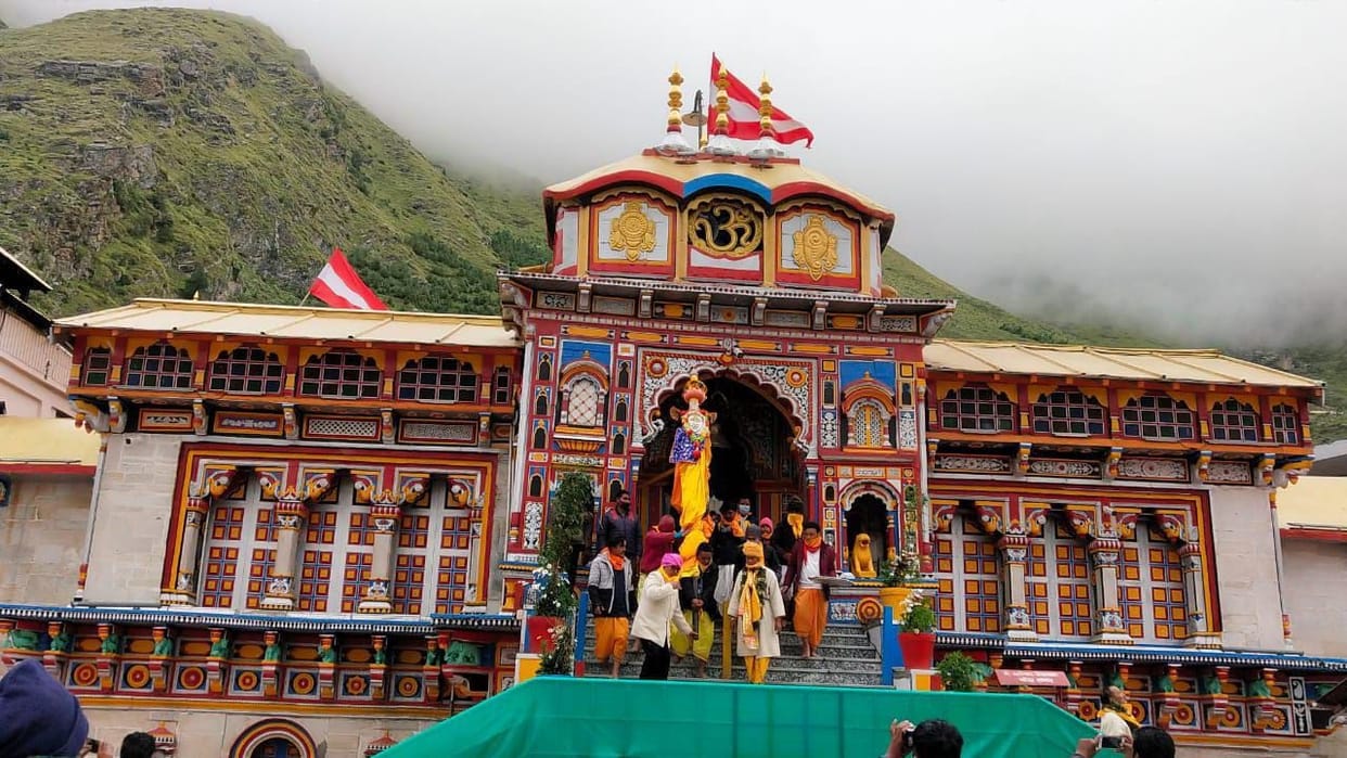 Lord Badrinath will go to meet Mata Murthy today