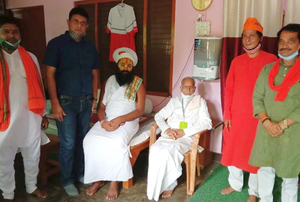Pledge to offer fifty kilogram gold Sriramchabutra in Ayodhya