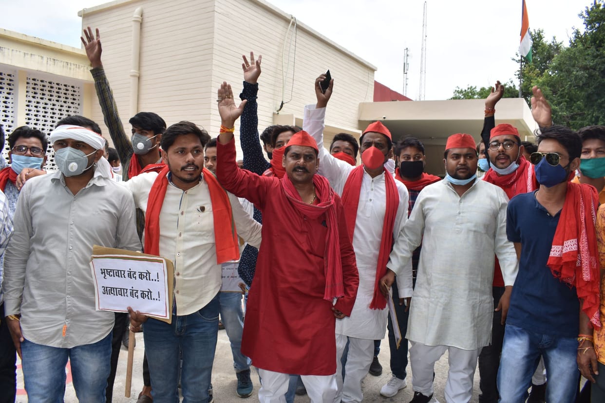 protest againts JEE neet exame in fatehpur