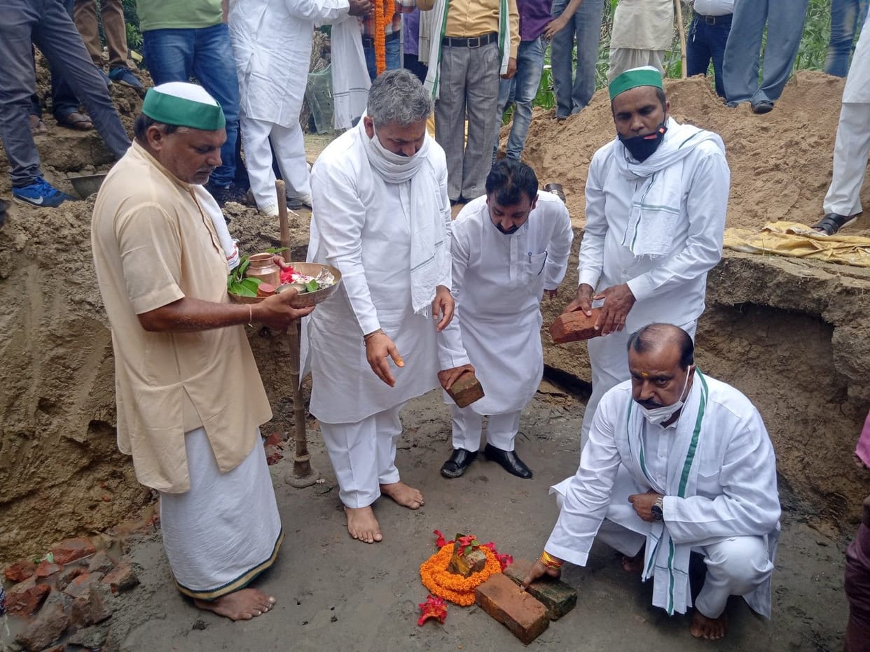 laid foundation stone rememberance gate