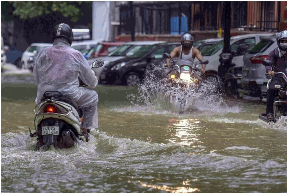 weather forecast monsoon rain in delhi ncr ghaziabad noida water logging traffic jam