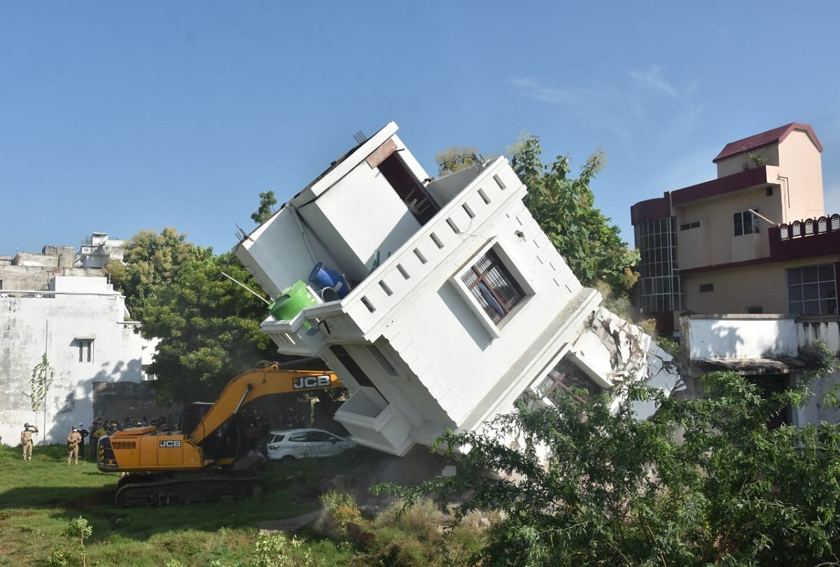 Illegal construction collapsed in 90 minutes see pictures of Mukhtar Ansari two son buildings