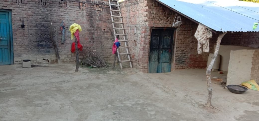 pulis ne pradhaan samet 10 aaropiyon ko giraphtaar kiya