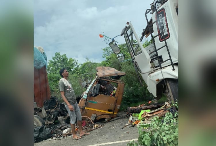 Two drivers died in a collision between two canters in patiala