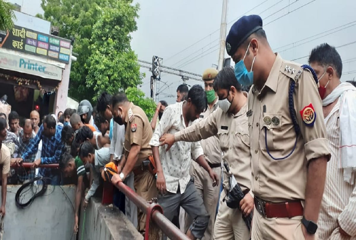 Ghaziabad rain water logging in gaushala underpass one youth died while saving drowning kid