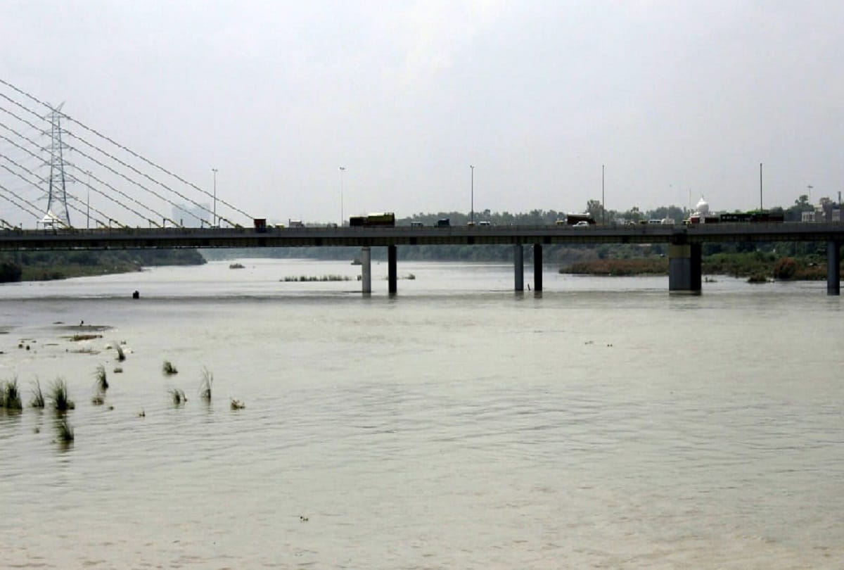 Yamuna near the danger mark in delhi