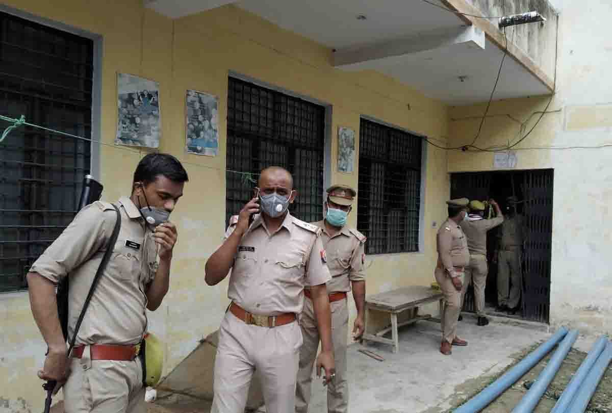 Fourth class worker shot dead in banda