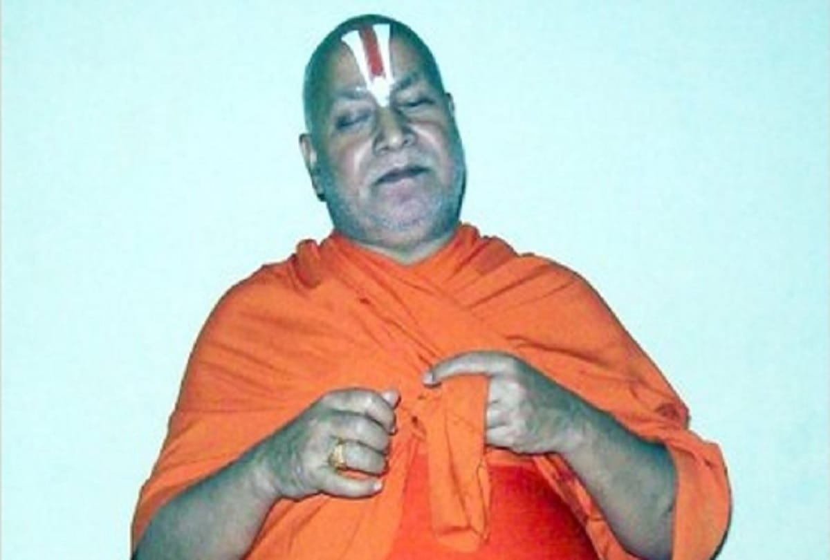 Swami Rambhadracharya health update shifted to ICU after breathing problems