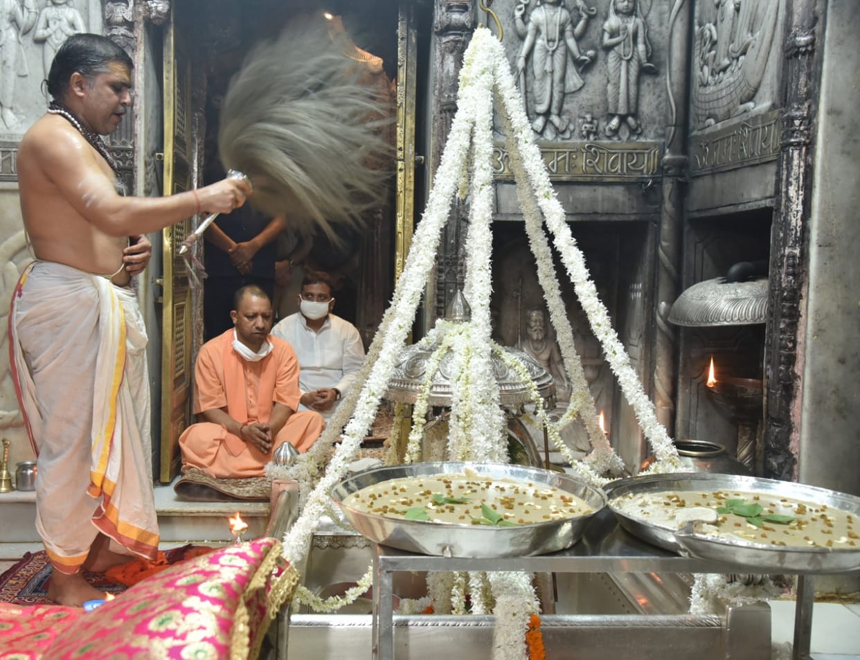 CM Yogi inspected the construction works of Shri Kashi Vishwanath Dham