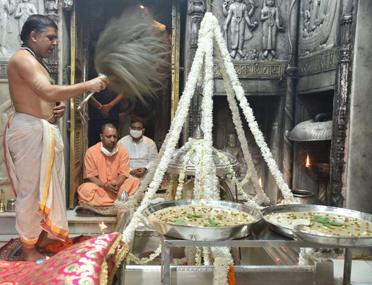 Big talk of CM Yogi Adityanath visit to Kashi, second visit of Chief Minister in Corona era varanasi