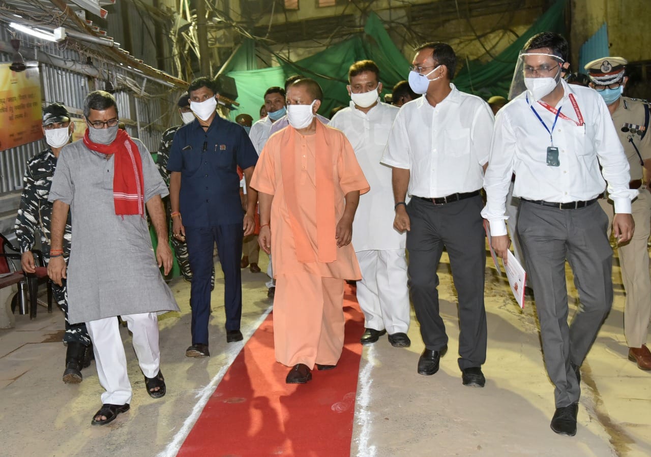 CM Yogi inspected the construction works of Shri Kashi Vishwanath Dham