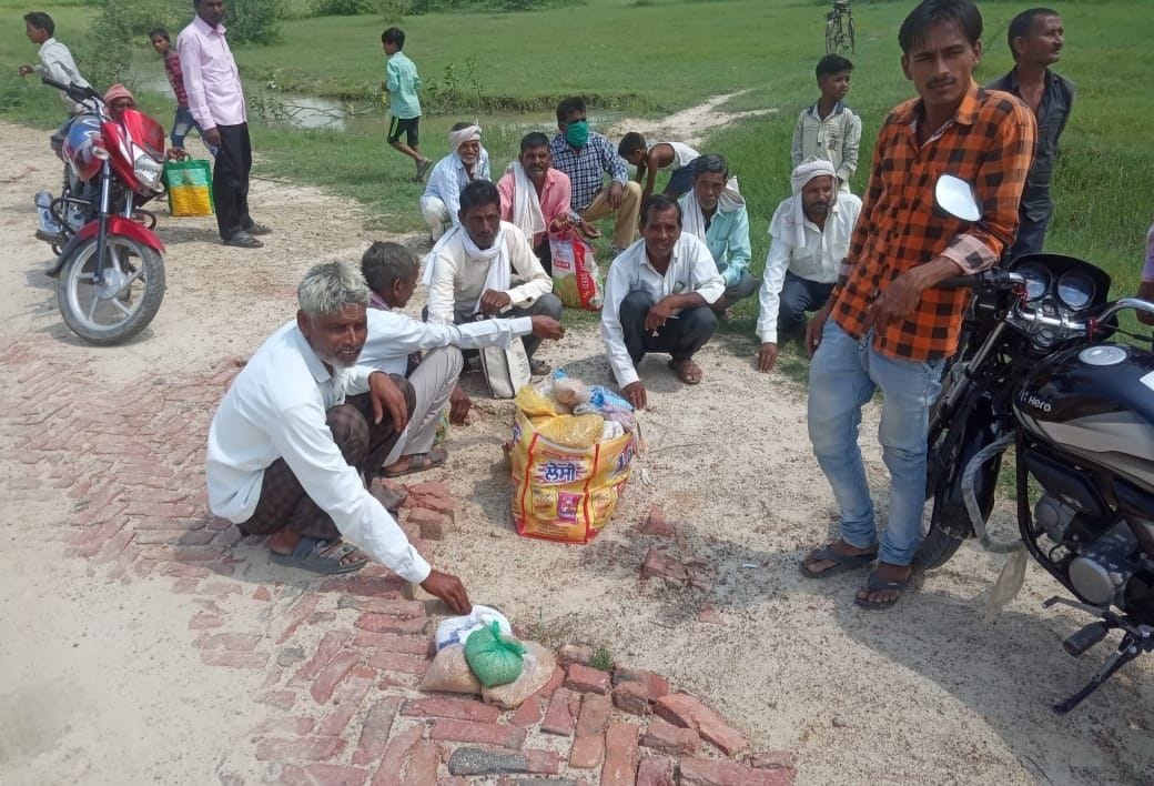 kapaat band hone ke baad bhee darshan karane pahunch rahe shraddhaalu