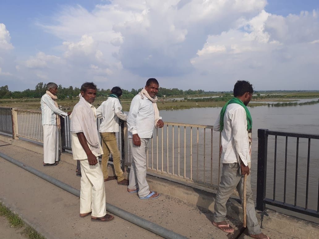 phir badhane laga ganga aur kaalee ka jalastar