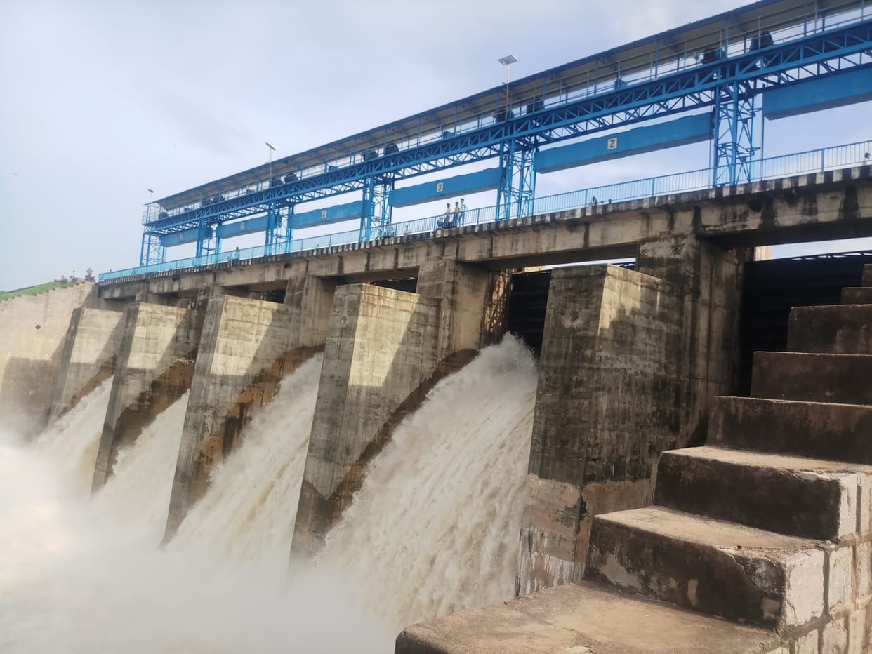 Jamni dam four gate open