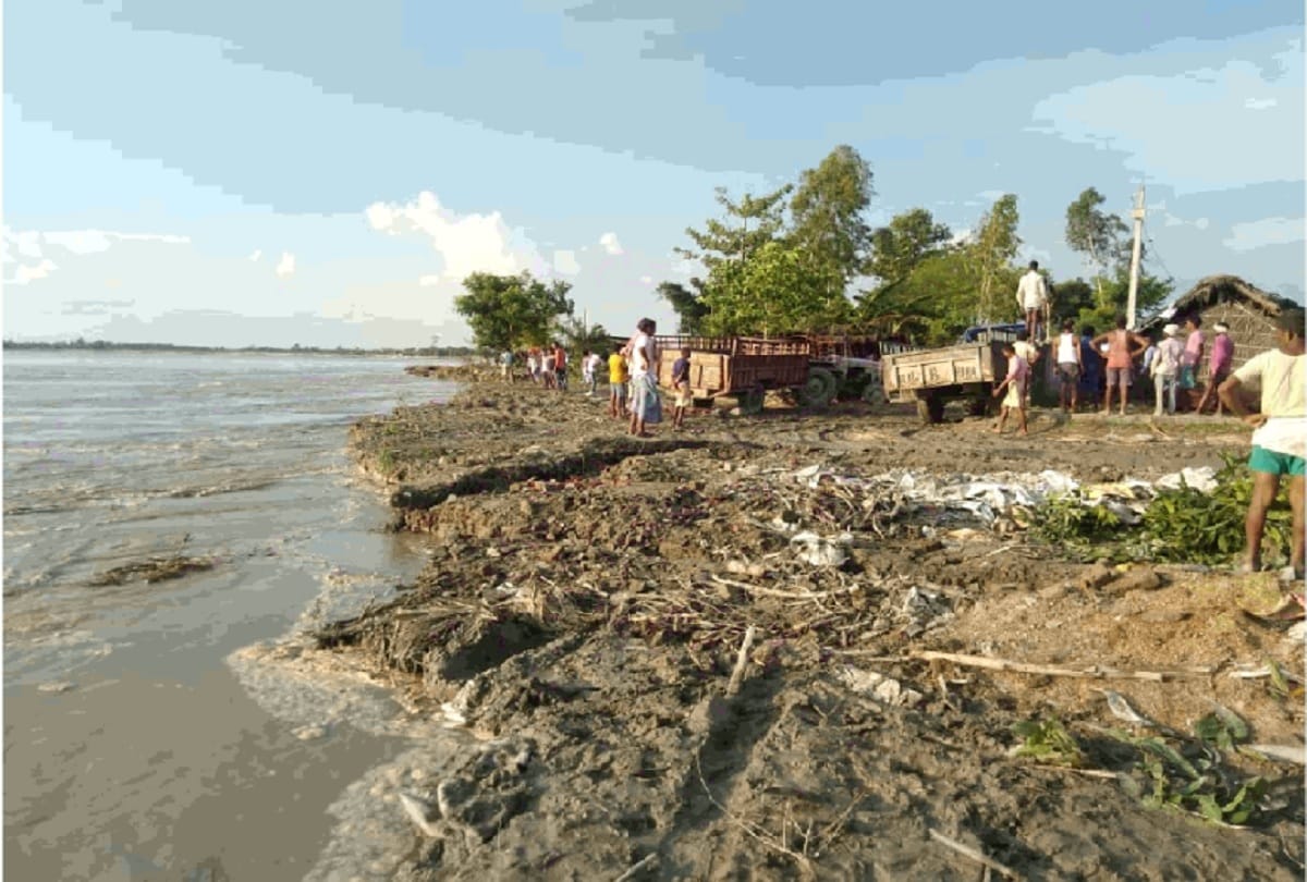 One by one 71 houses of Raini village drown in sharda river