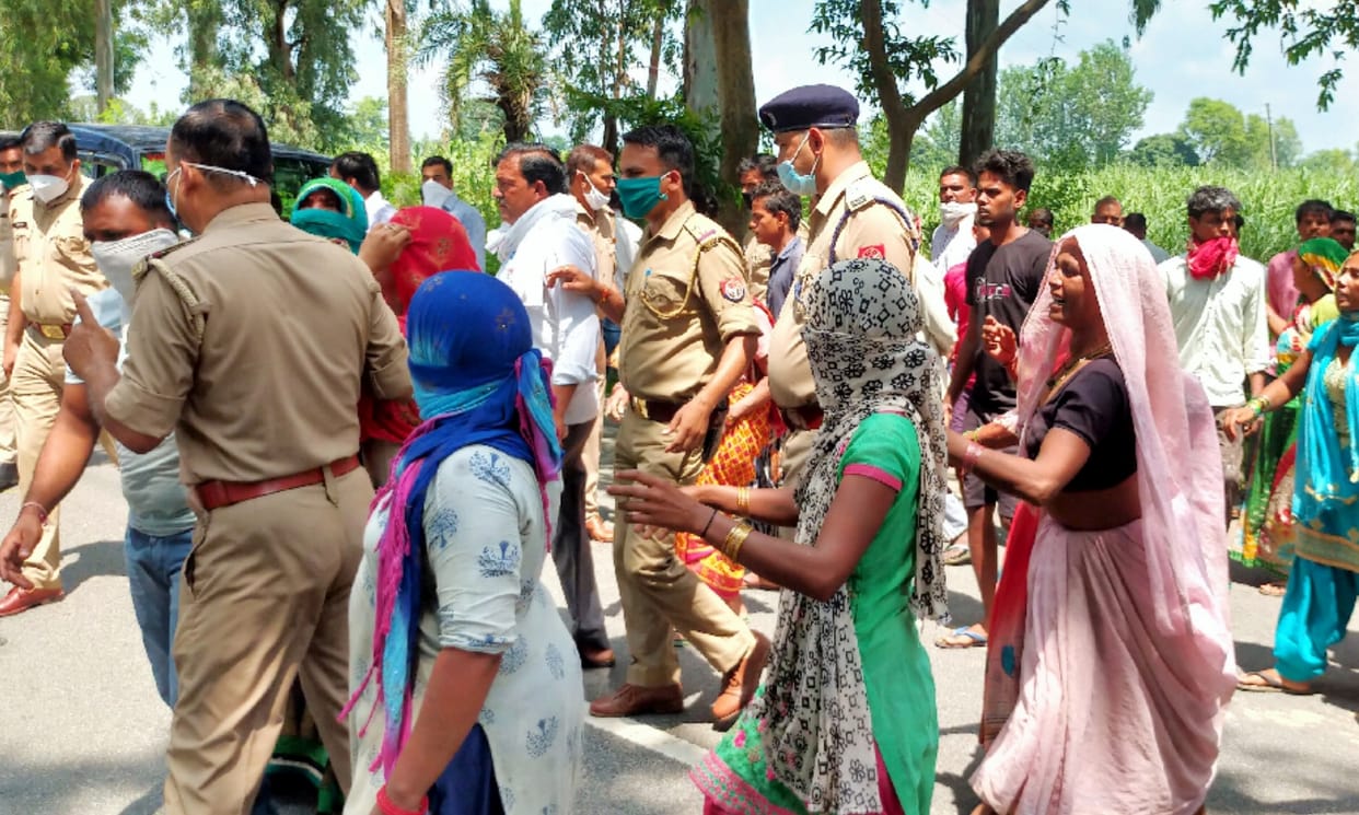 woman dead body found in a weel in forest in bijnor, family did the highway jam