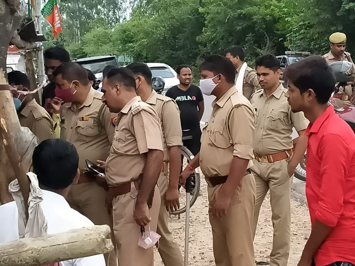 Pratapgarh: Innocent girl dies in car collision on highway